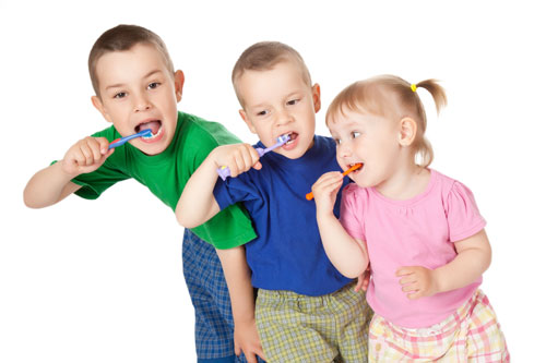 Çocuklara diş ipi kullanımı